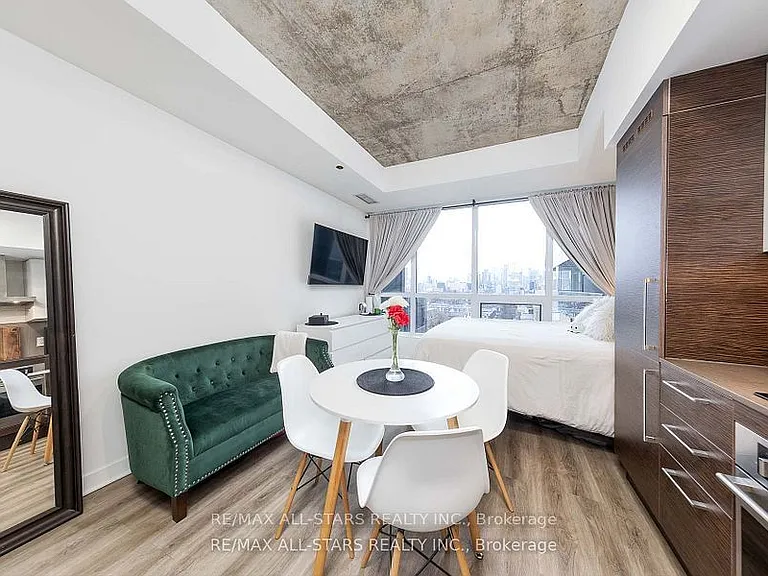 1030 King St W #908 — Photo 4