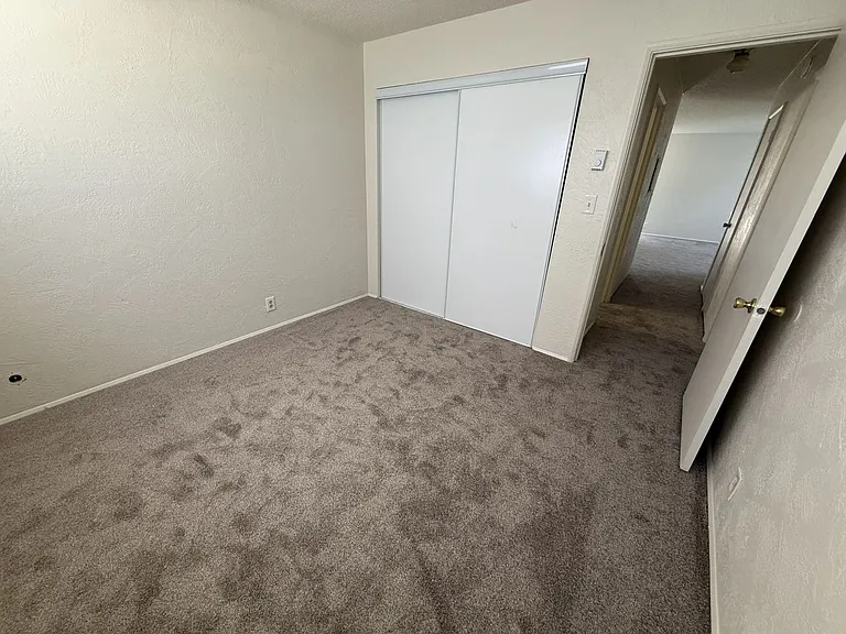 220 N Ivy St — Photo 19