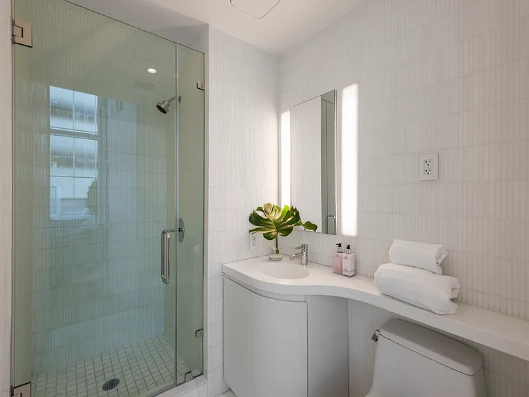 524 W 19th St #1 — Photo 17