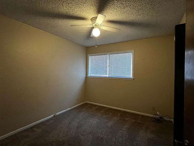 211 Taos Dr — Photo 6