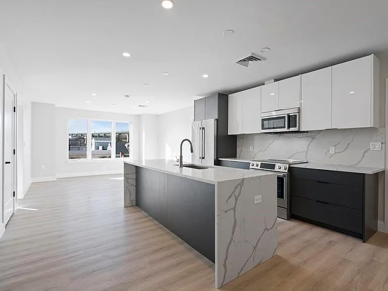 25 2nd St #403 — Photo 7