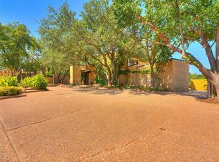 6916 Avondale Ct, Nichols Hills, OK 73116