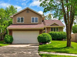 6911 Mill Pond Dr, Urbandale, IA 50322
