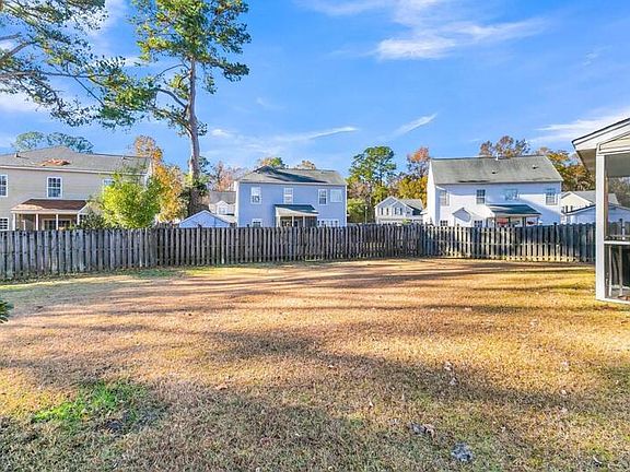 4th image of 102 Estero Ct