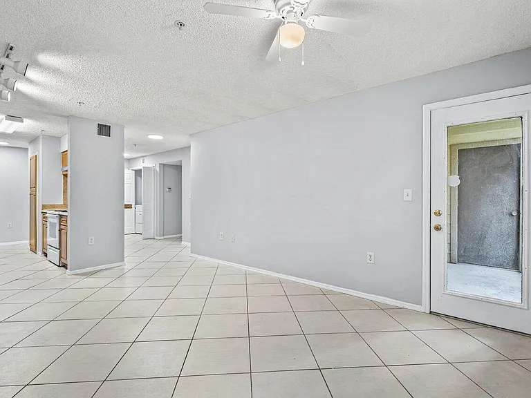 2305 N Congress Ave #18 — Photo 5
