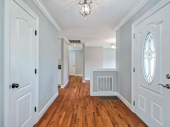 2585 Ridge St Yorktown Heights, NY (05 of 27).jpg