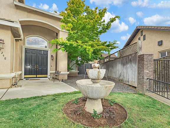 3rd image of 2248 Cherry Tree Ln