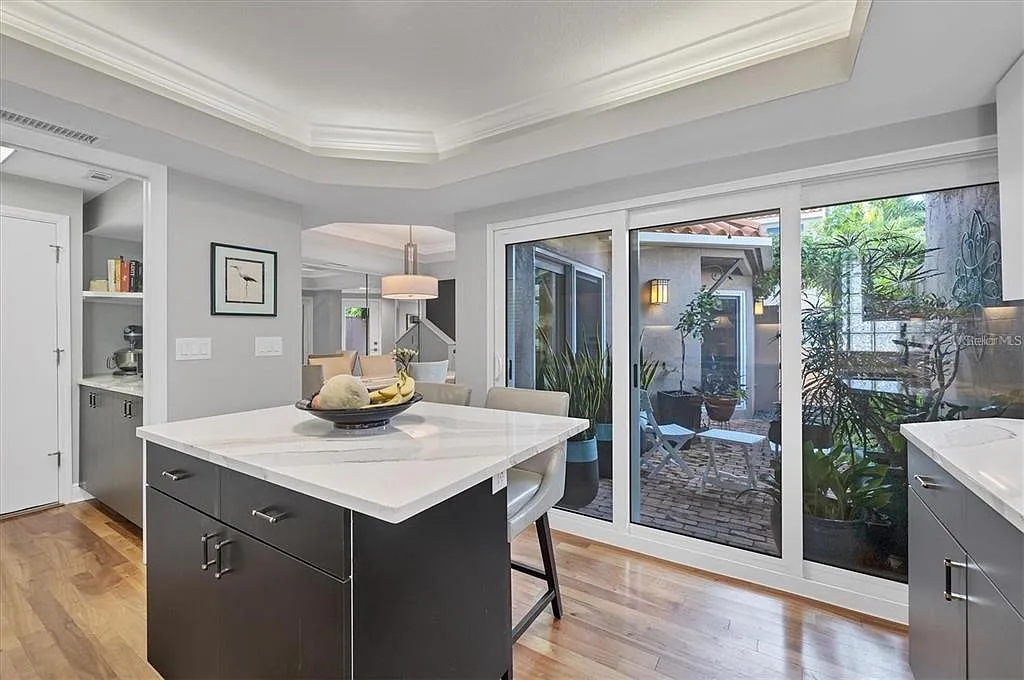 2 bed, 2.5 bath, 1554 sqft, $4,900 — Photo 4