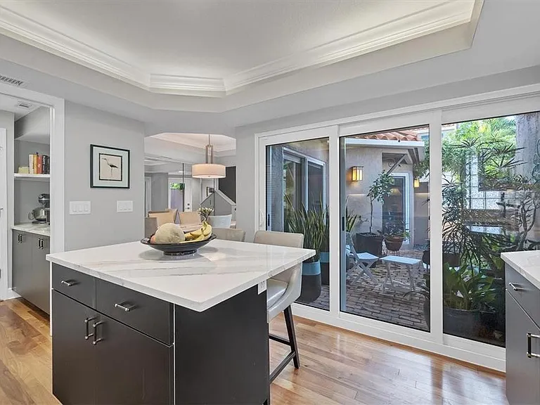 200 Cocoanut Ave #7 — Photo 4