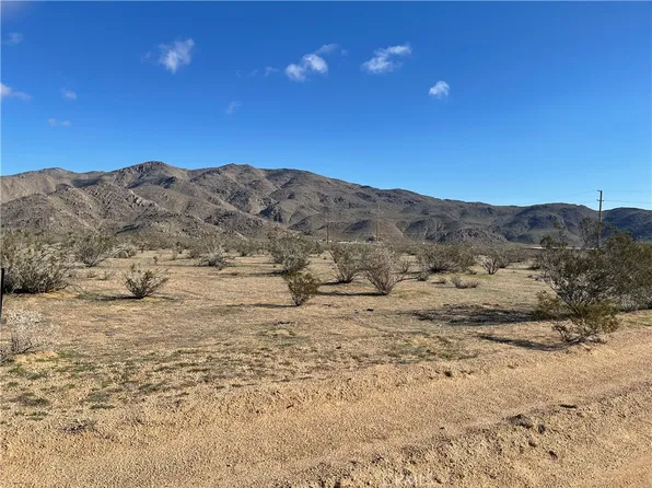 26425 Lancelet St #18, Apple Valley, CA 92308