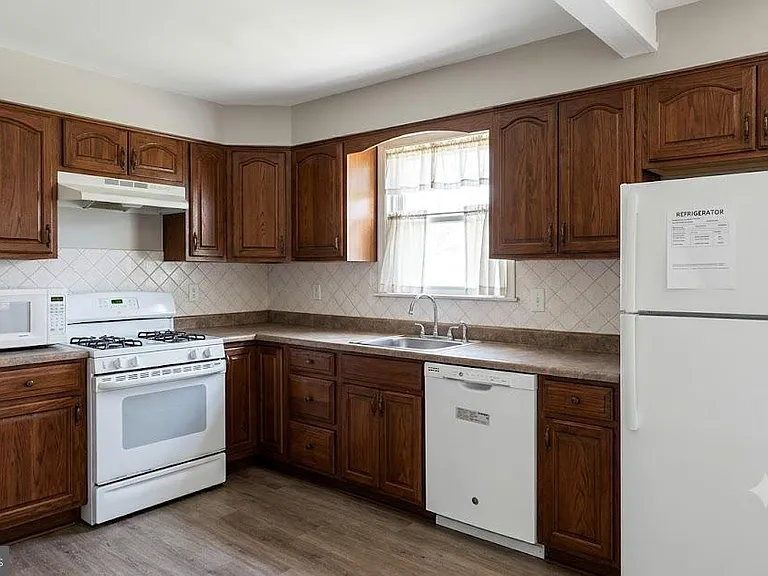 306 Cornell Rd — Photo 8