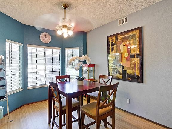4th image of 375 Kenbrook Cir