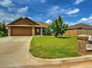 813 SW 10th St, Moore, OK 73160
