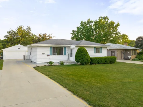 3011 Saratoga Dr, Waterloo, IA 50702