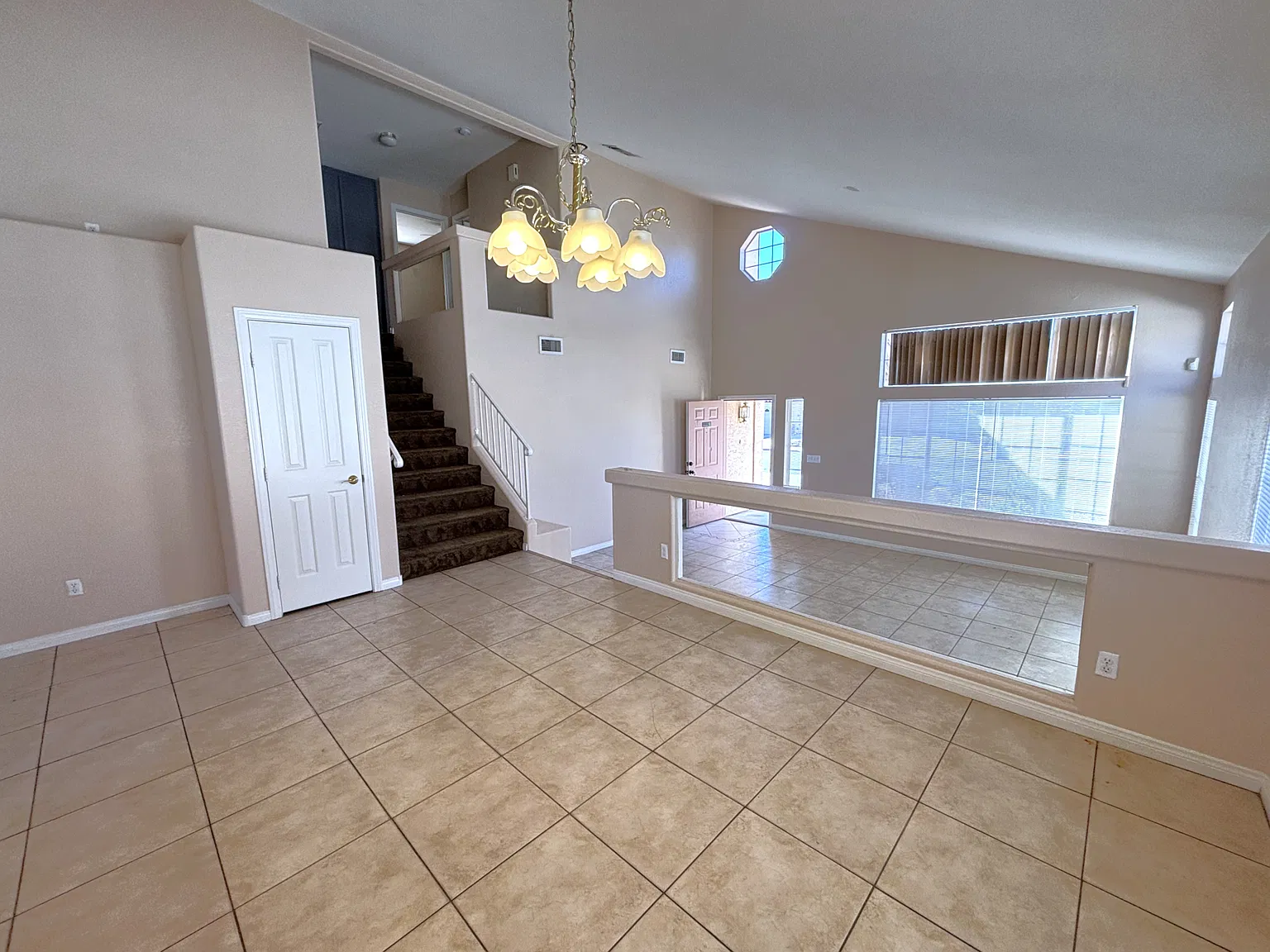 4 bed, 2213 sqft, $2,400 — Photo 4