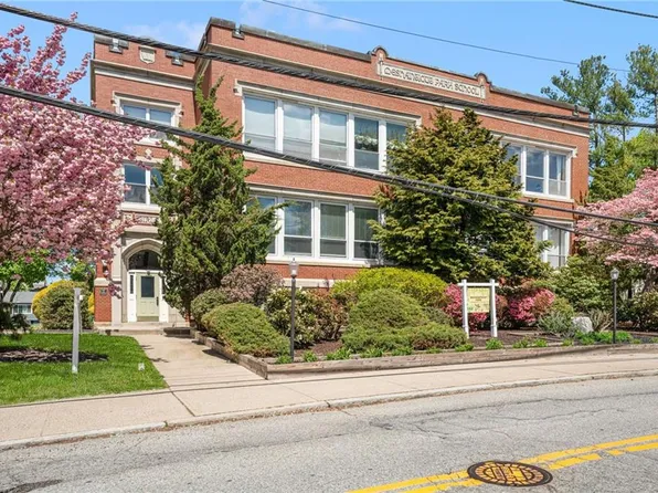 15 Curtis St APT 104, Cranston, RI 02920