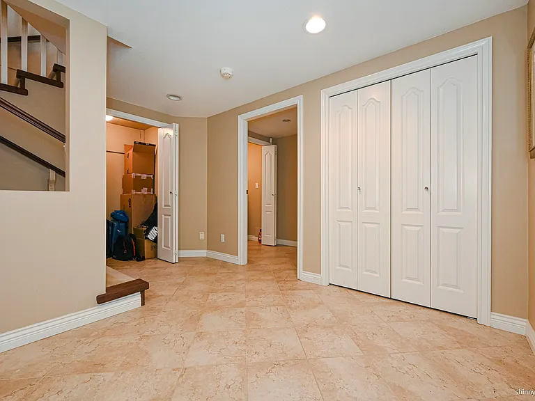 2557 Lawson Ave — Photo 33