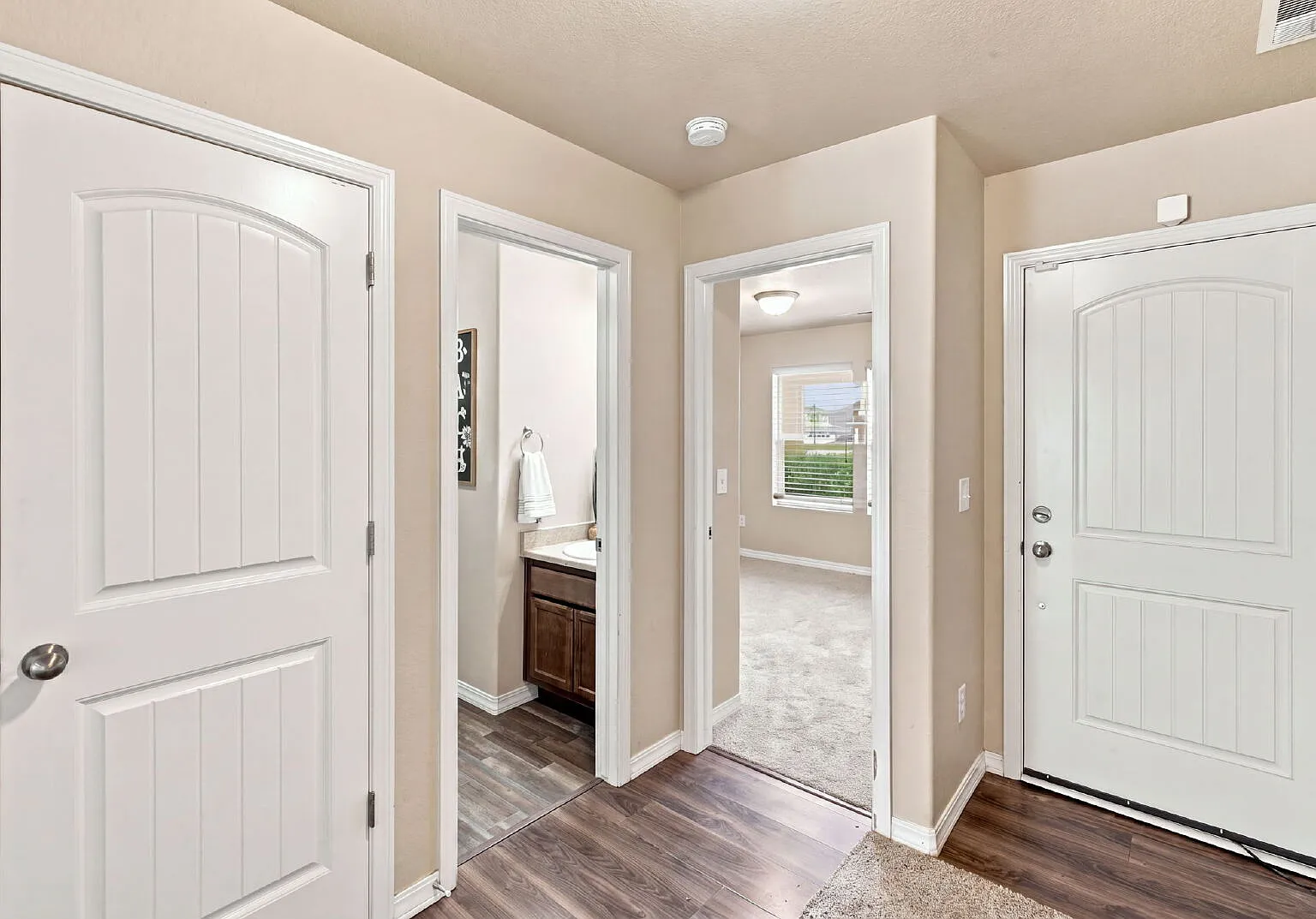 3 bed, 2.0 bath, 1258 sqft, $2,275 — Photo 4