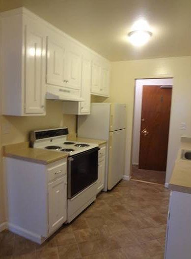 1st image of 681 Sylvan St APT 1