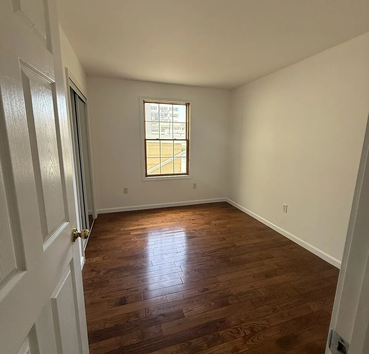 3 bed, 1100 sqft, $3,250 — Photo 3