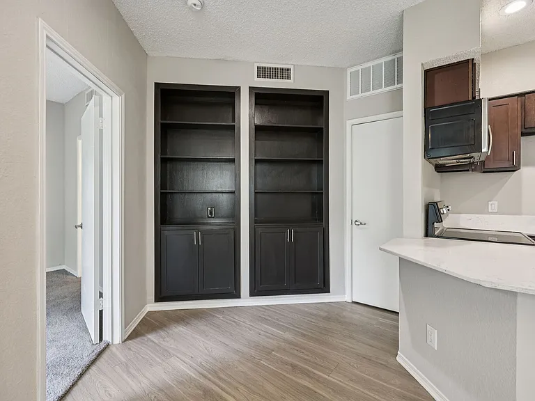 Oaks White Rock — Photo 22