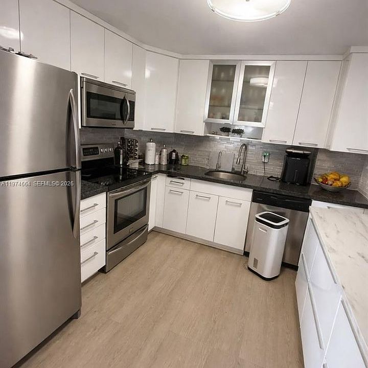 1st image of 300 Bayview Dr APT 2106
