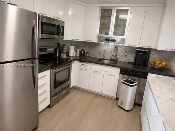 300 Bayview Dr, Sunny Isles Beach, FL