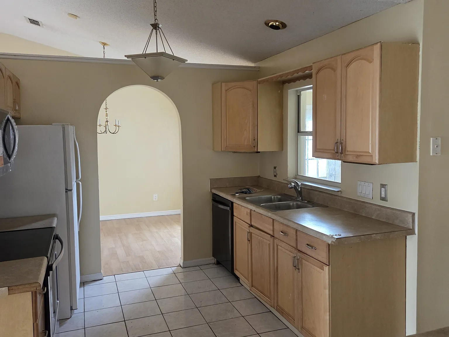 5 bed, 2150 sqft, $2,200 — Photo 4