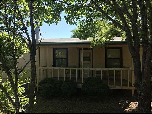 3rd image of 475 Phillip Ln
