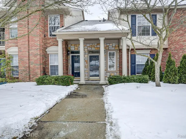 3578 Oakmonte Blvd #96, Rochester, MI 48306