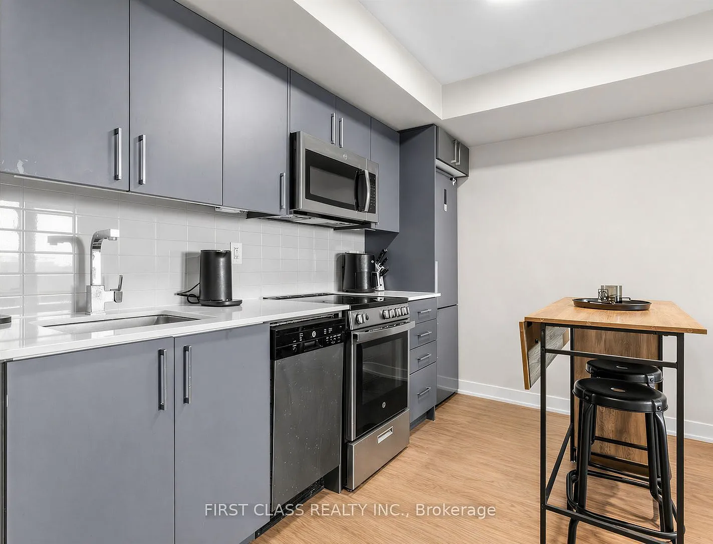 2 bed, $2,200 — Photo 4