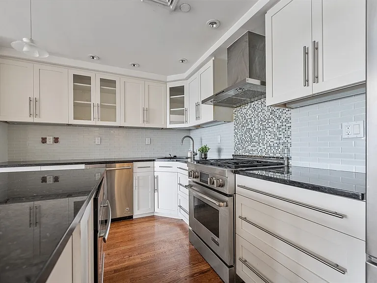 25 Bay State Rd #6 — Photo 8