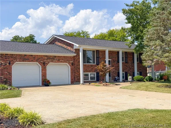2241 Greentree N, Clarksville, IN 47129