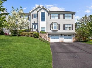 1 Fox Hollow Trl, Bernardsville, NJ 07924