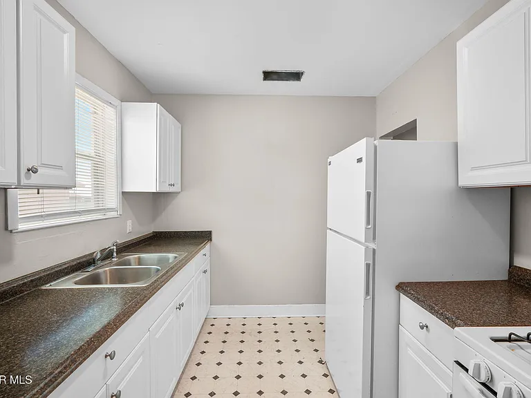 3125 Van Buren Ave — Photo 20