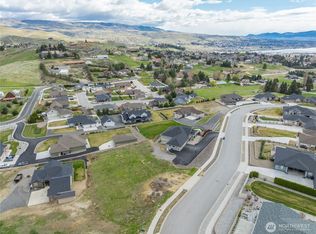 870 Autumn Crest Dr, Wenatchee, WA 98801
