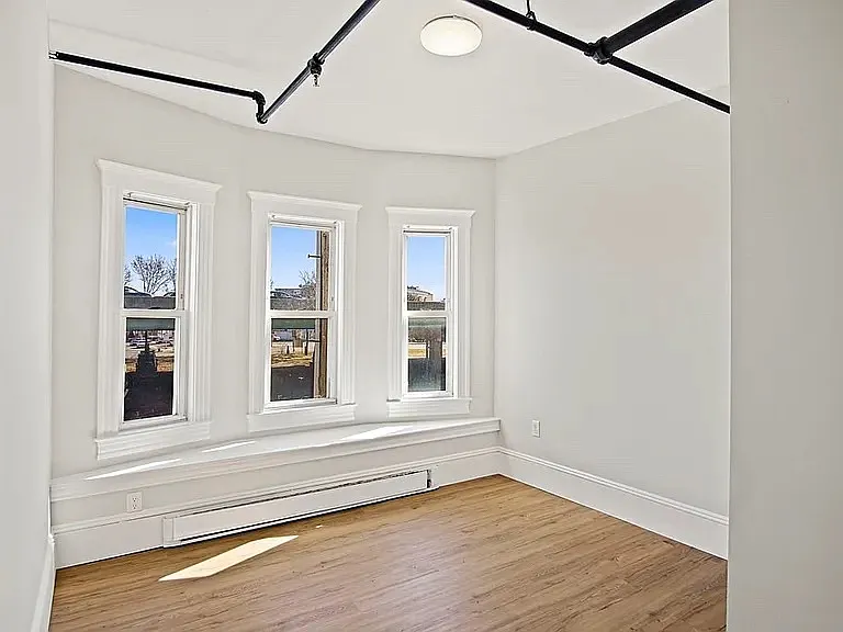 2 bed, 1000 sqft, $2,250 — Photo 2