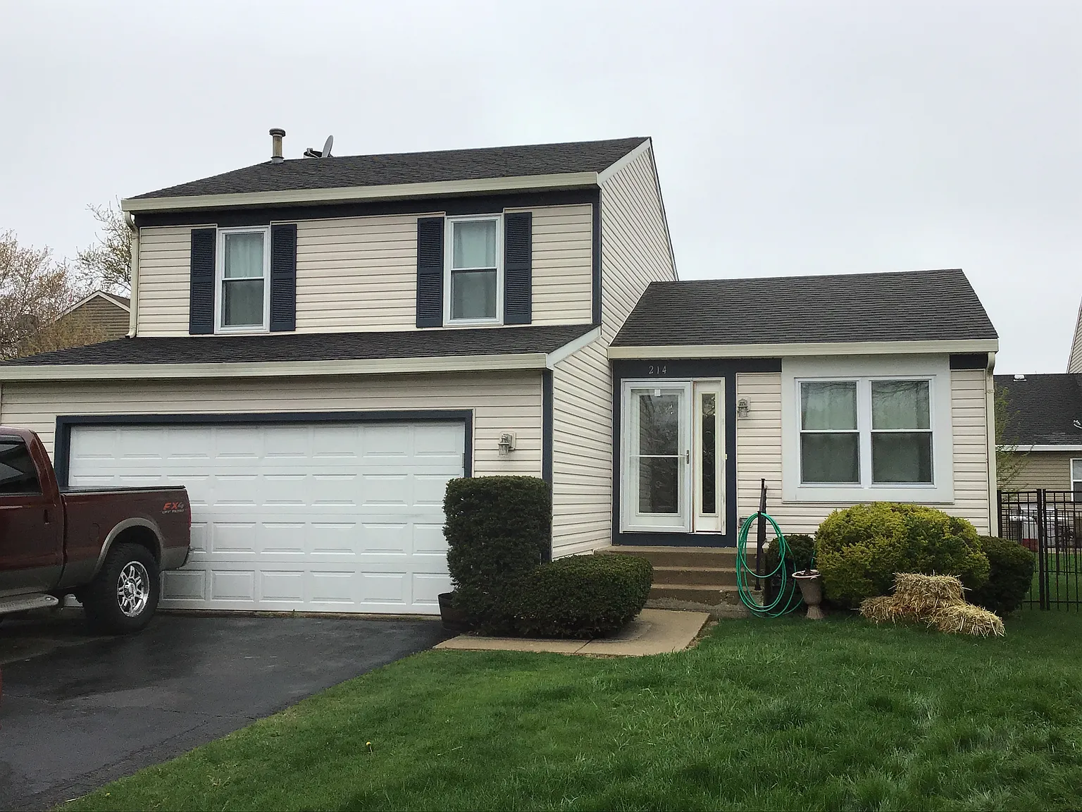 214 Yvonne Ct photo 1
