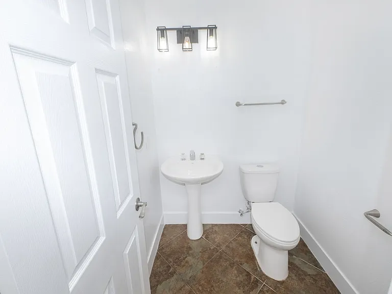 511 Stork St — Photo 32