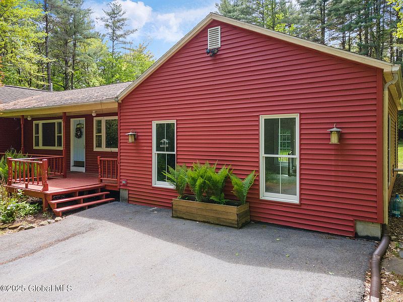 3rd image of 213 Paisley Road