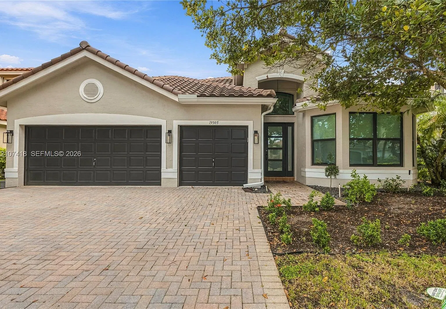 4 bed, 3.0 bath, 2741 sqft, $9,000 — Photo 1