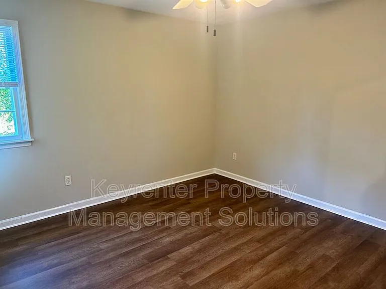 510 Shore Rd — Photo 25