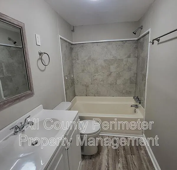 3631 Washington St #5 — Photo 9