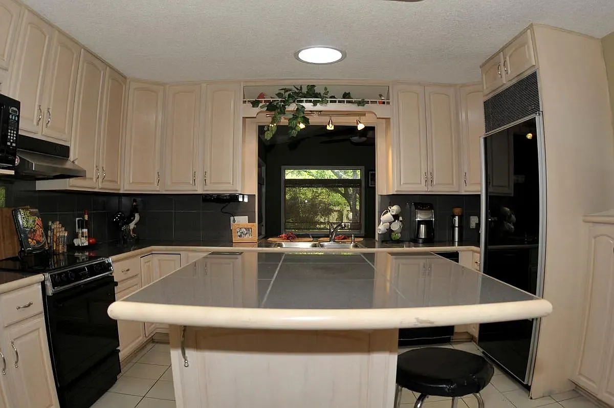 3 bed, 2.5 bath, 2200 sqft, $2,700 — Photo 3