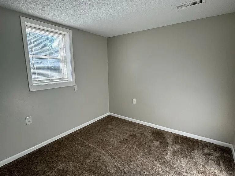 1217 1/2 W Truman Rd — Photo 9