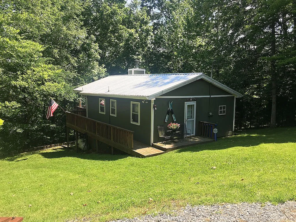 101 Hilltop Ln photo 1