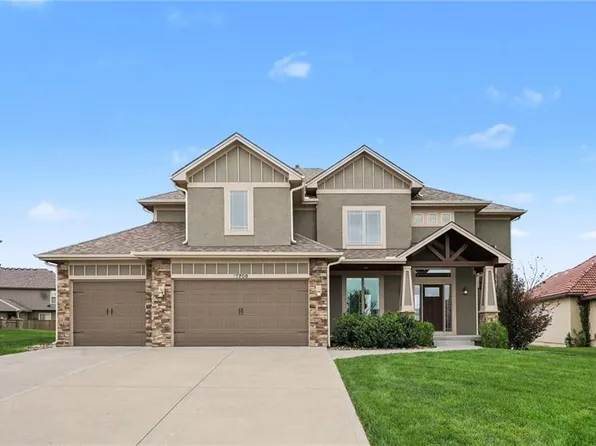 12706 S Laci Cir, Lake Lotawana, MO 64086