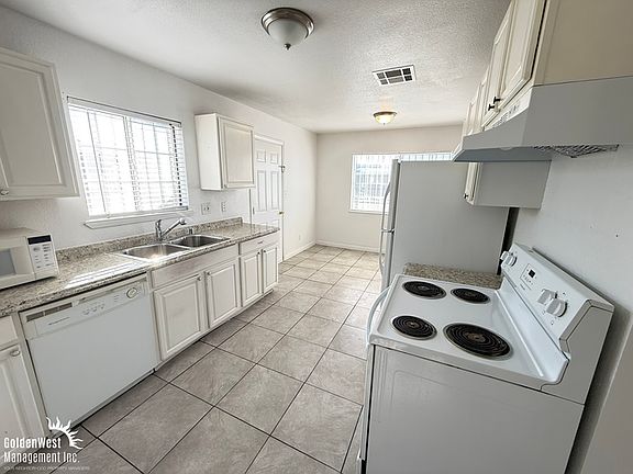 2nd image of 400 Duchess Ave