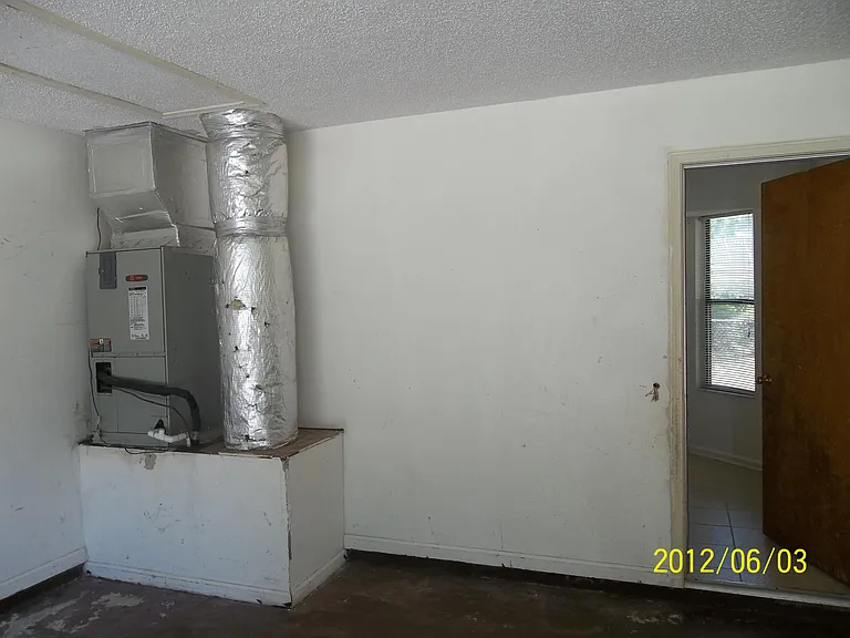 100 Creekwood Cir — Photo 37