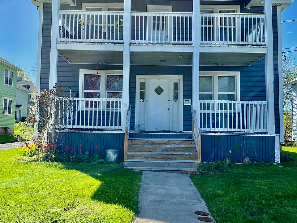 2-211 Hamson St